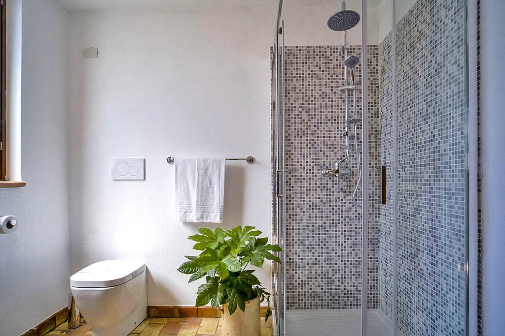 Bagno con box doccia