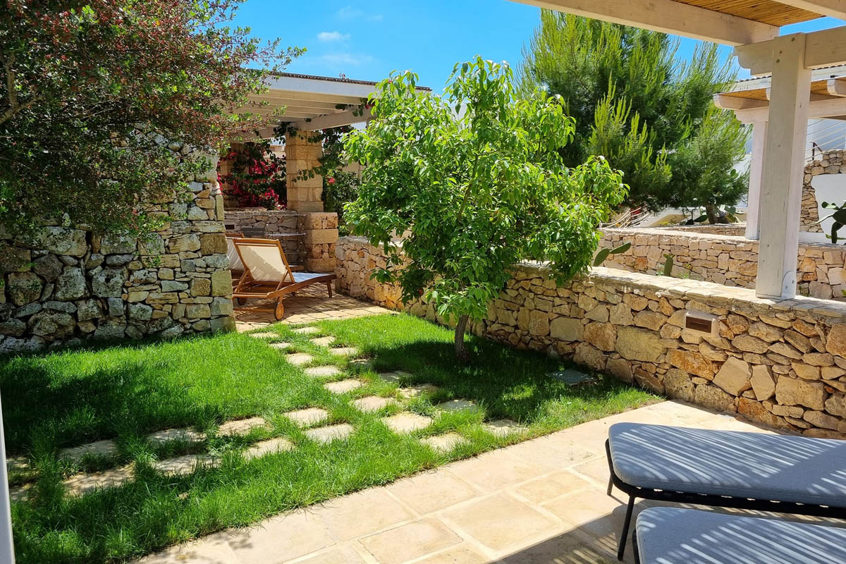 Camera con giardino attrezzato