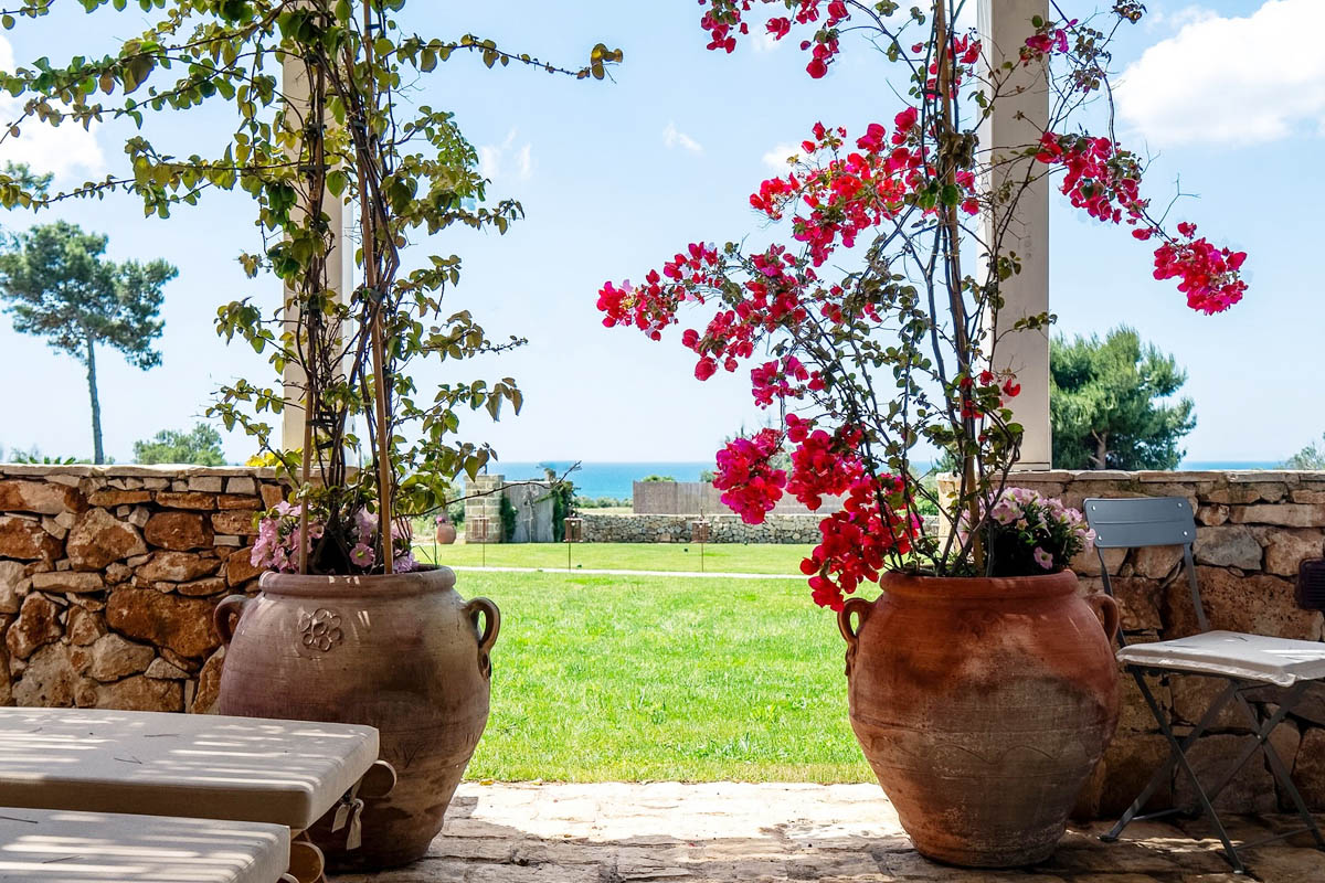 Patio vista mare Patio vista mare salento masseria presicce baroni di montesardo