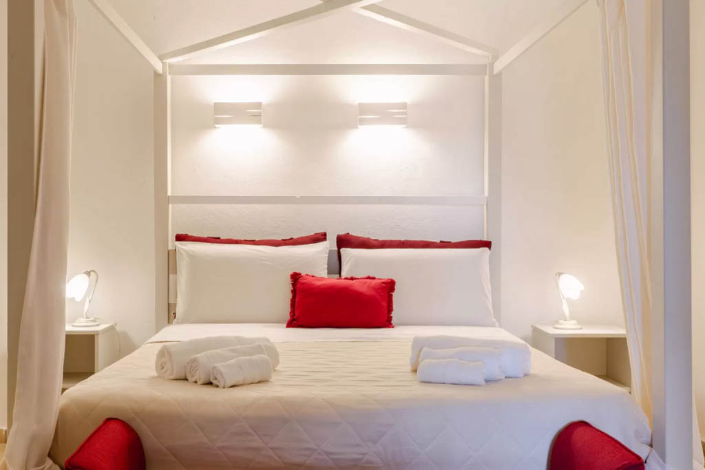 Camera matrimoniale Masseria Luxury Itria Ostuni Camera da letto elegante in masseria a Ostuni vicino al mare con letto matrimoniale