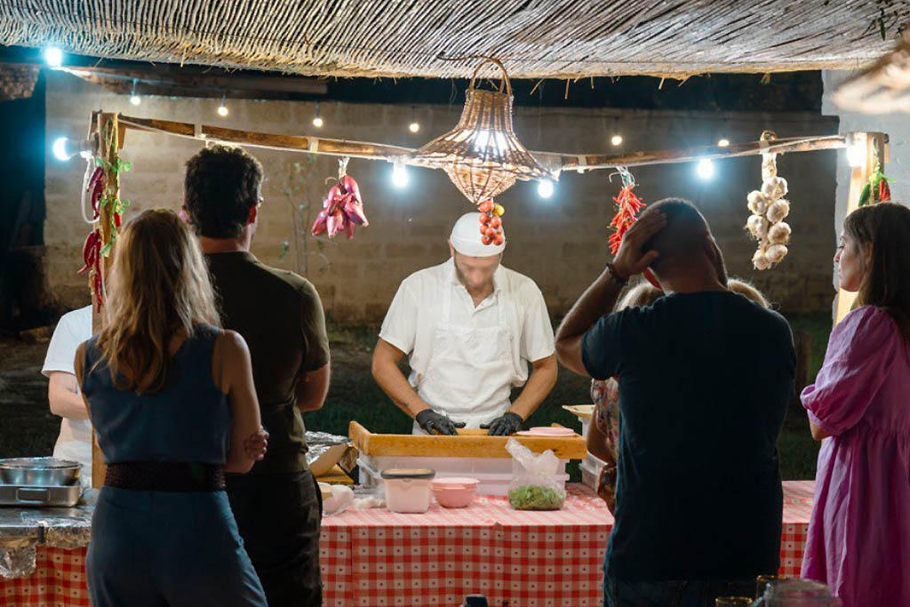 Showcooking e cucina tradizionale pugliese showcooking in masseria Ostuni vicino mare con cucina tipica pugliese