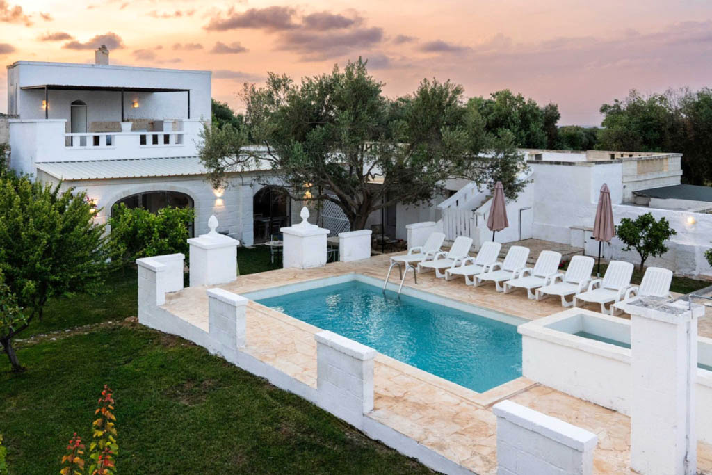 Masseria Luxury Itria tra ulivi e natura Masseria Ostuni vicino mare immersa nella campagna pugliese