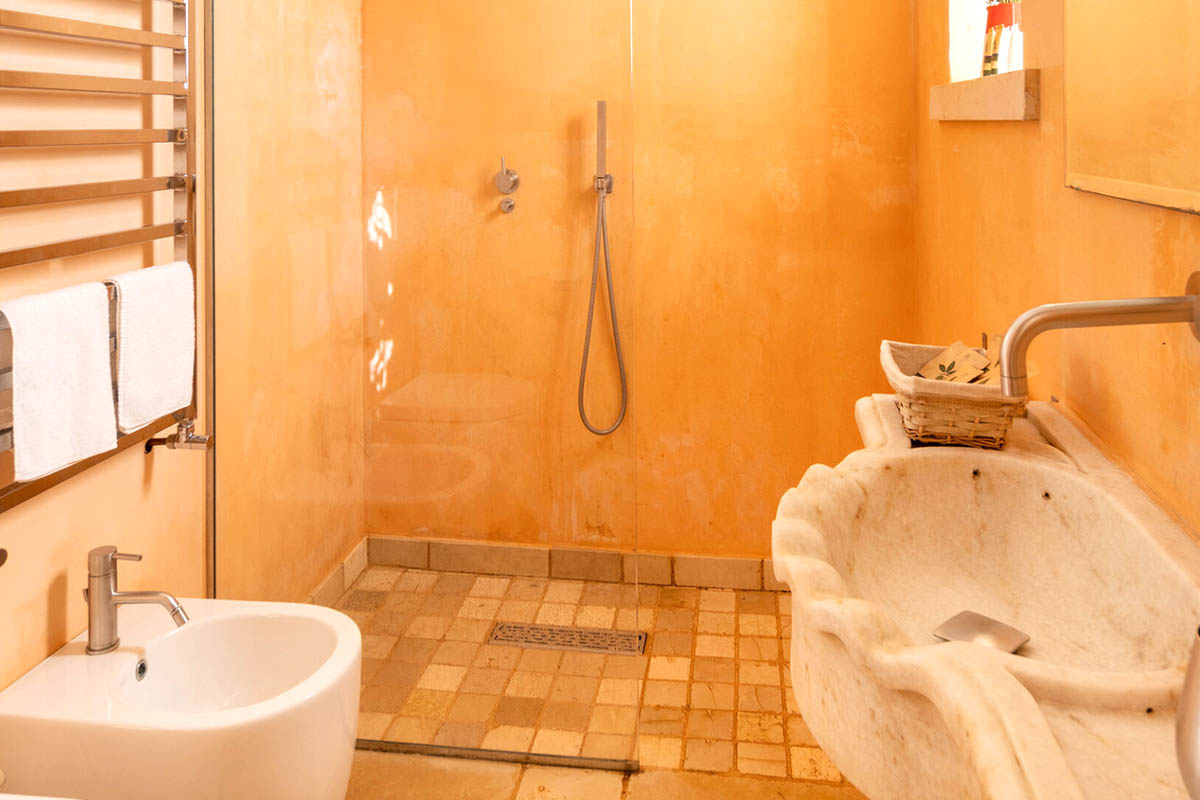 Bagno con vano doccia