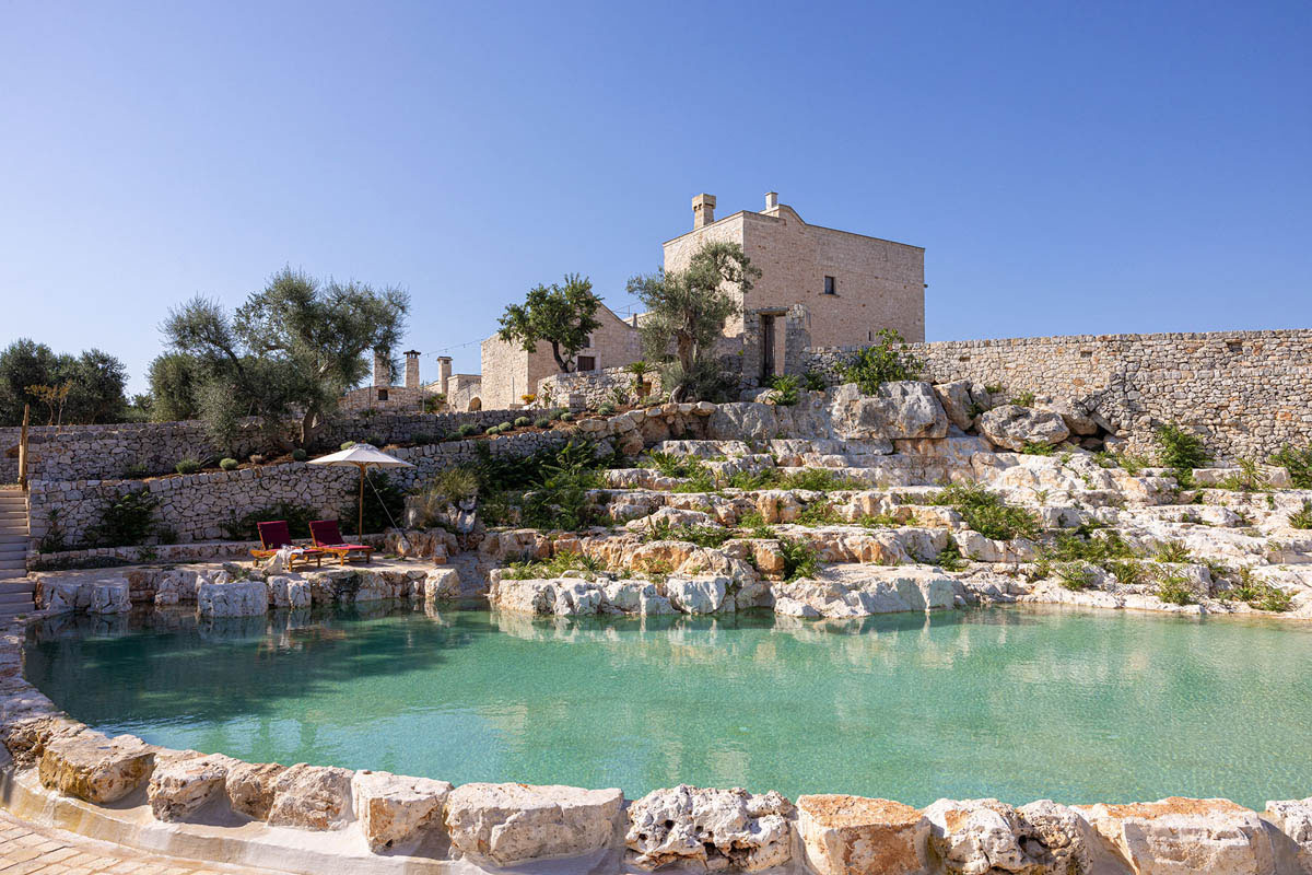 Masseria con ampia piscina all'aperto