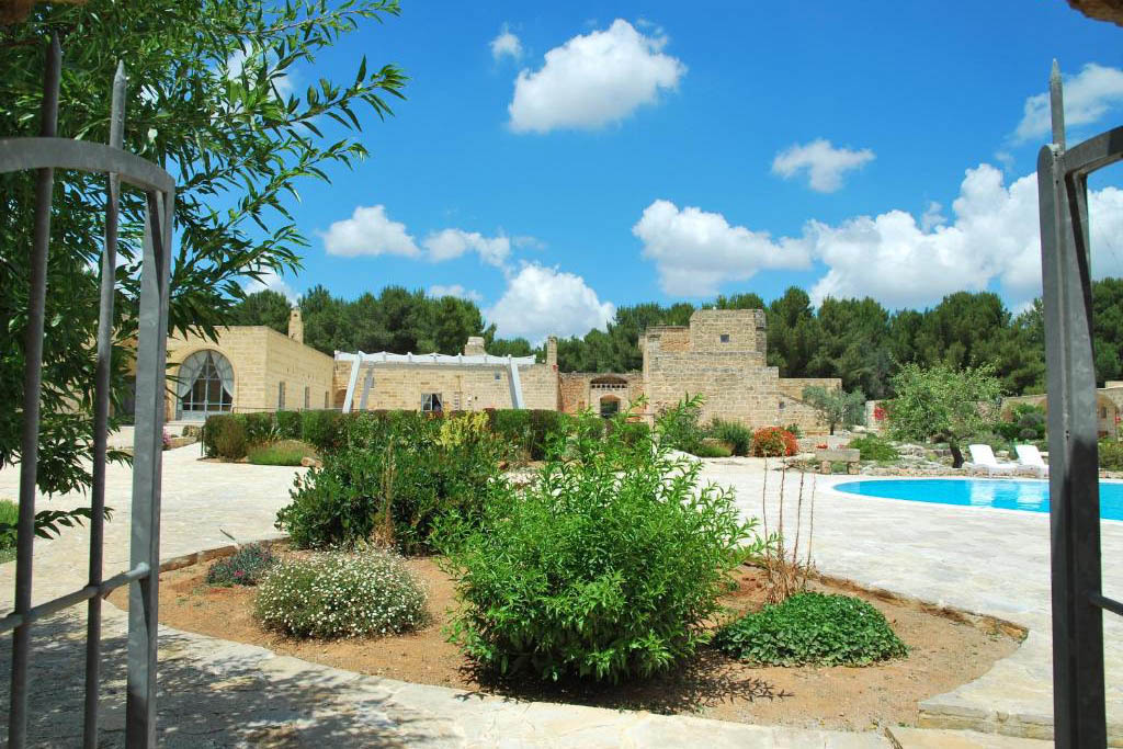 Piscina e Giardino