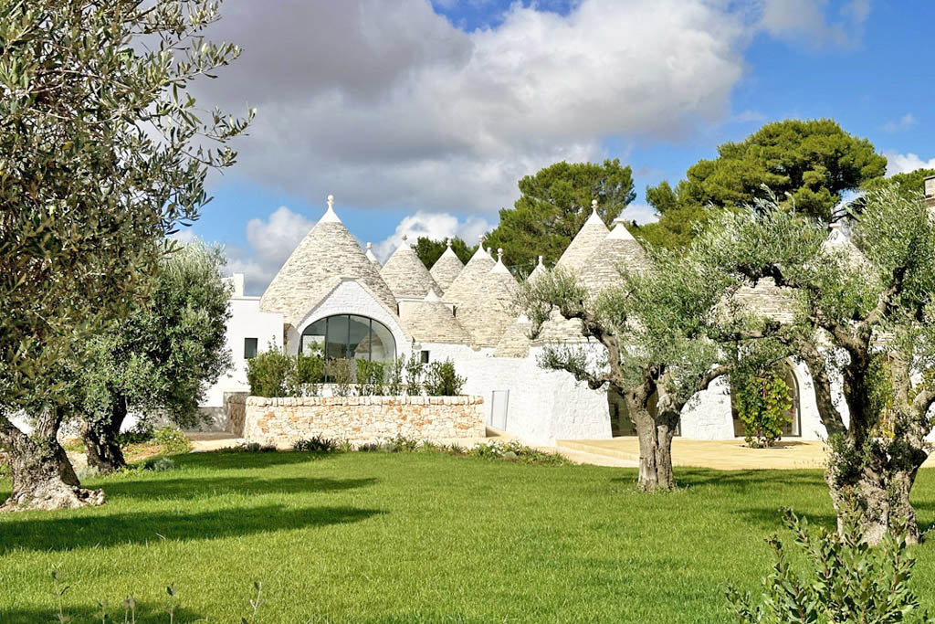 trulli di lusso nella Valle d’Itria immersi nella natura